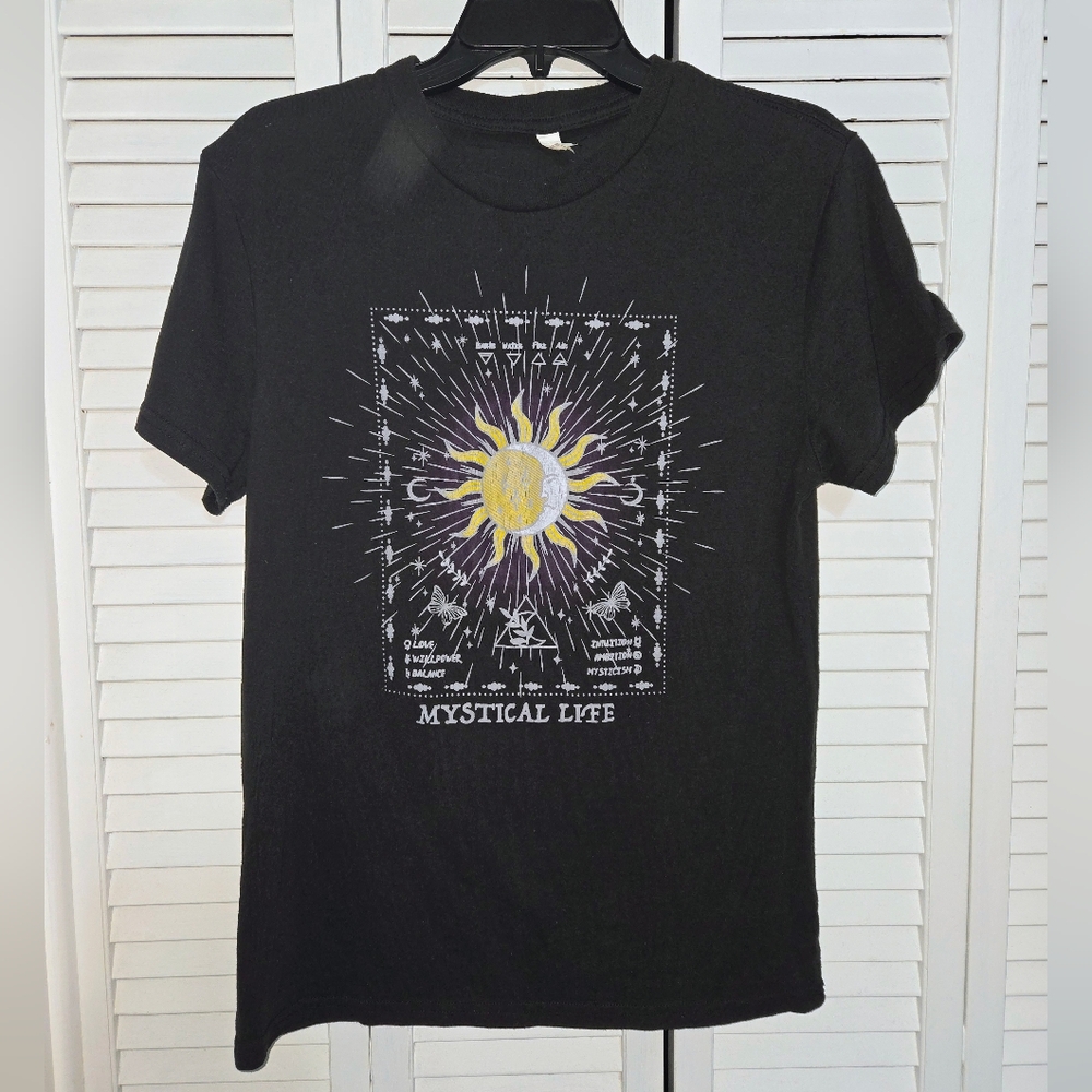 Women's M Mystical Life Black Graphic T-Shirt